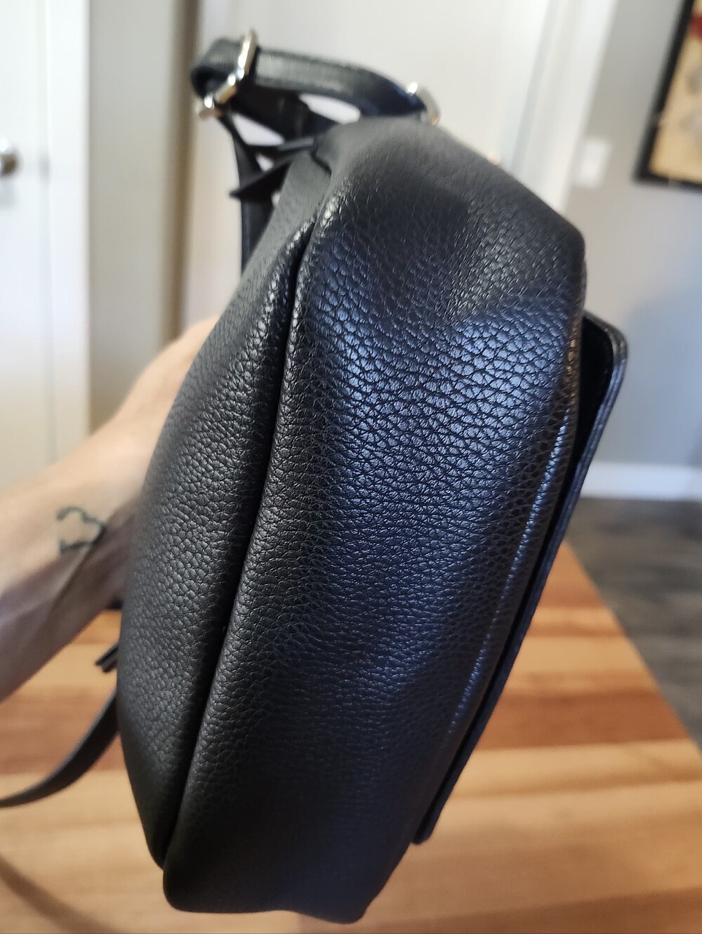 Mint Condition Roots Black Pebbled Vegan Leather Crossbody Bag. - Picture 10 of 15